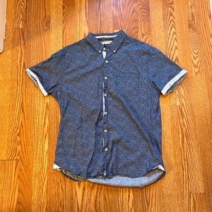 Short sleeve button up